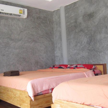 Charung Beach Haad Rin Esterno foto
