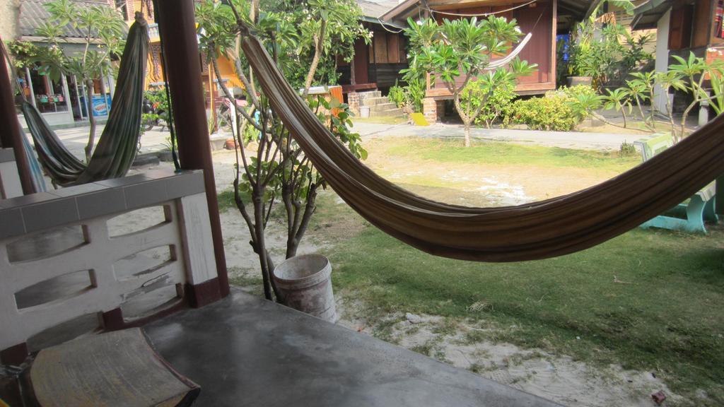 Charung Beach Haad Rin Esterno foto
